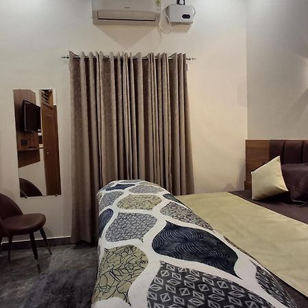 Shri Harihar Dham Hotel Mathura Bagian luar foto