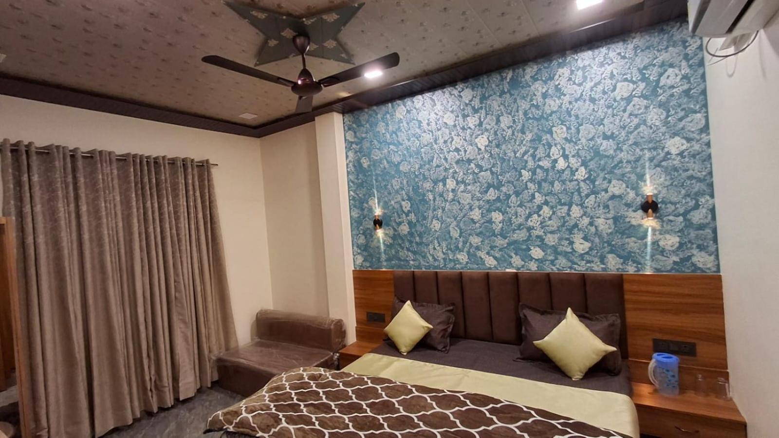 Shri Harihar Dham Hotel Mathura Bagian luar foto