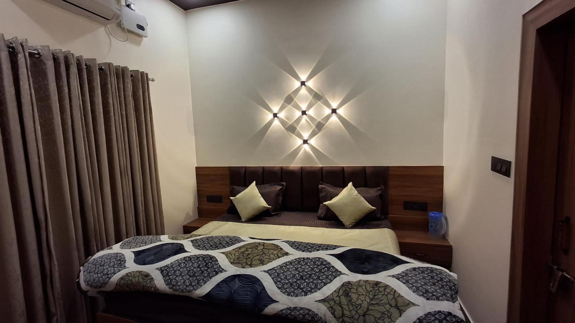 Shri Harihar Dham Hotel Mathura Bagian luar foto